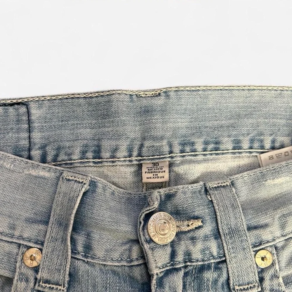 True Religion Men's Straight Distressed Jeans in Light Blue Wash Sz 30 (32x30)